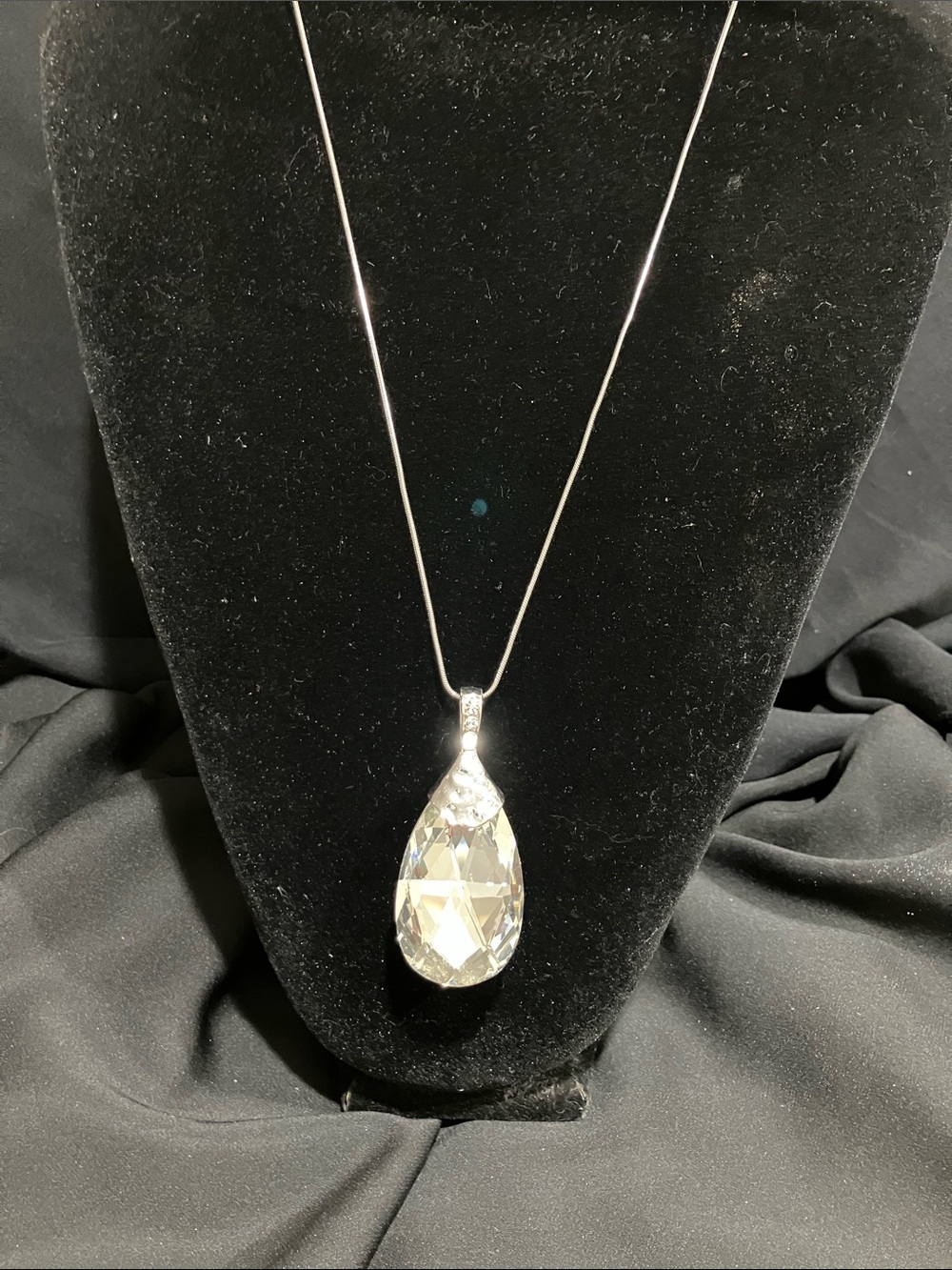 Elegant Clear Teardrop Crystal Pendant Necklace - Women Jewelry